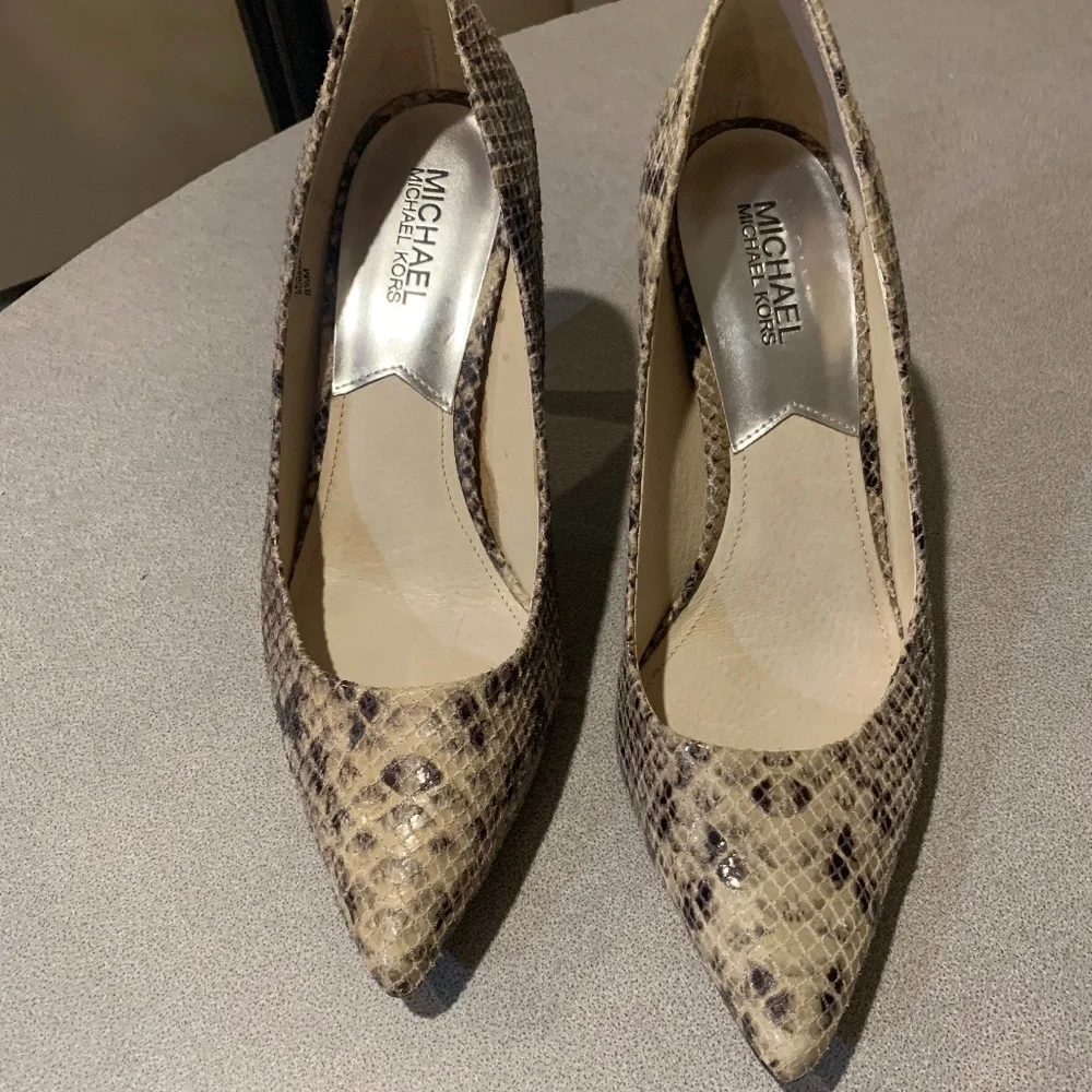 Michael Kors Beige Snakeprint Leather Pumps sz 8.5 M
